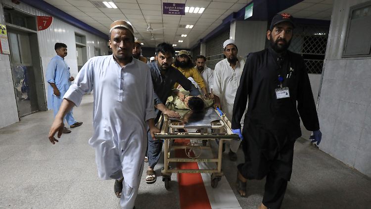 2023-07-30T175021Z_330177786_RC2TD2AIH6SC_RTRMADP_3_PAKISTAN-BLAST.JPG