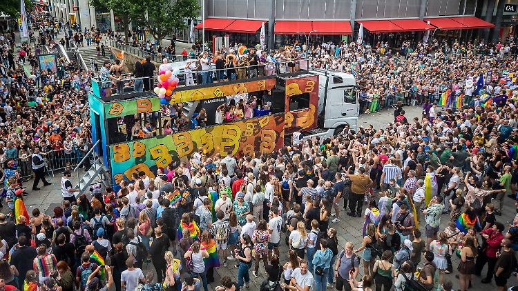Auch dieses Jahr feierten wieder Tausende den CSD in Stuttgart.