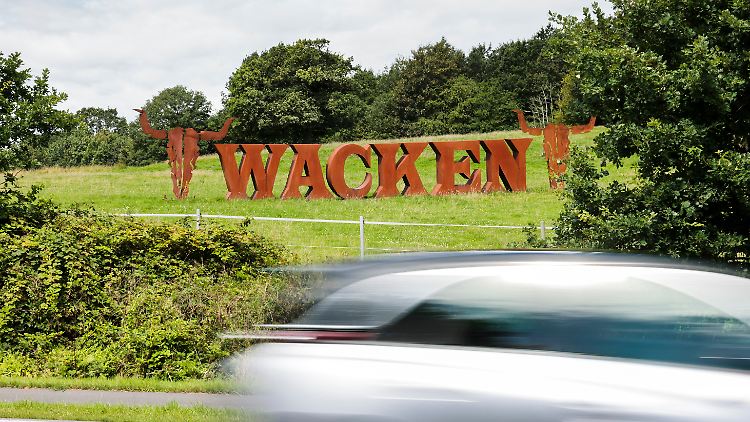 Anreisende zum Wacken müssen sich in Geduld üben.
