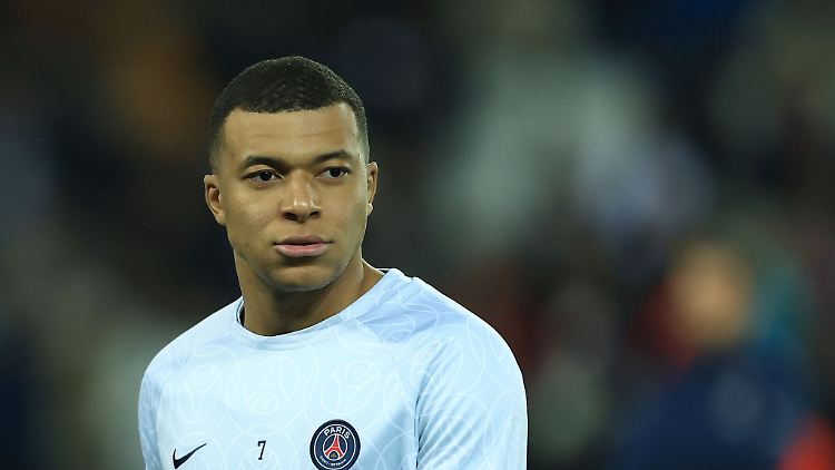 Der FC Chelsea und der FC Barcelona sind laut Medienberichten an einer Leihe von Mbappé interessiert.