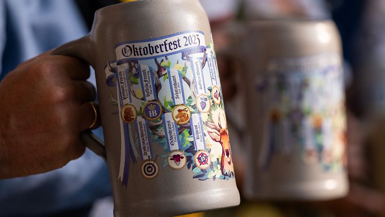 Der offizielle Krug der Wiesn-Wirte, auch als Souvenir für 35 Euro erhältlich.