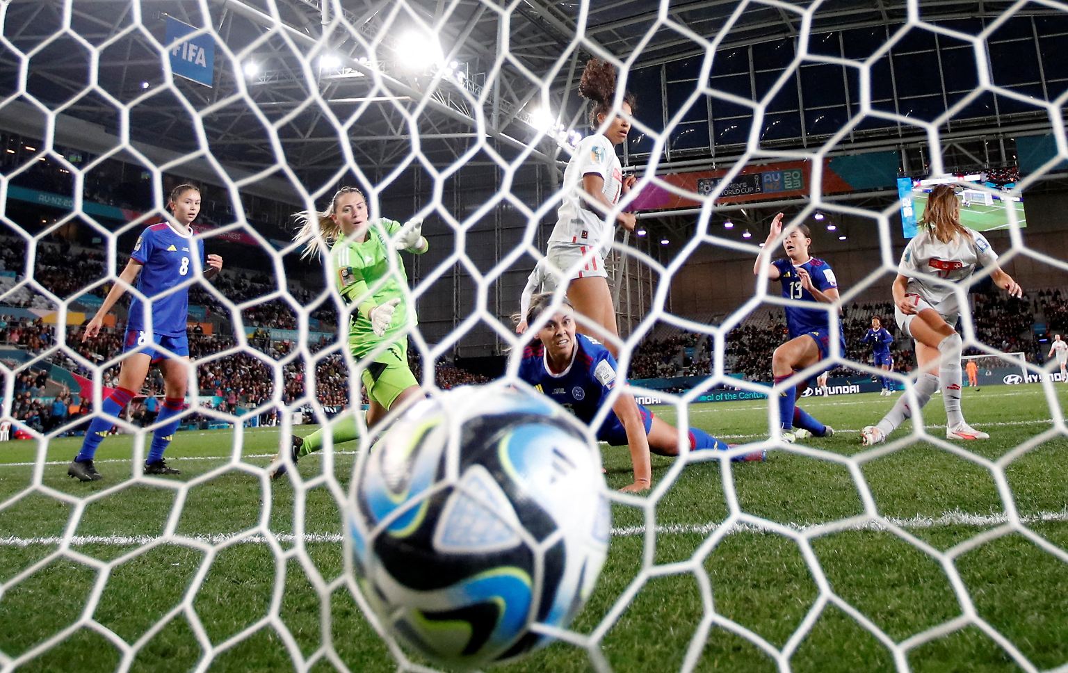 Es geht bei der Fußball-Weltmeisterschaft in Australien und Neuseeland in die heiße Phase: …
