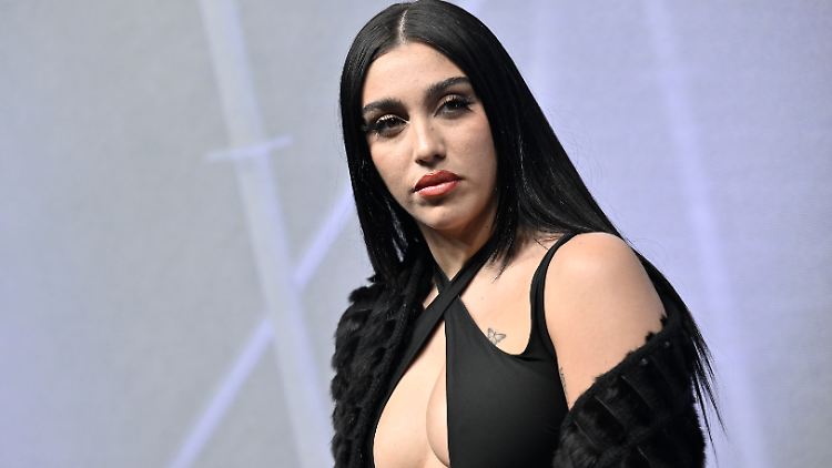 Wie ihre Mutter ist auch sie kein Kind von Traurigkeit: Lourdes Leon.