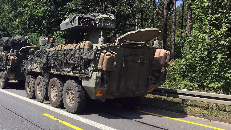 Der Stryker-Panzer wiegt rund 20 Tonnen (Archivbild).