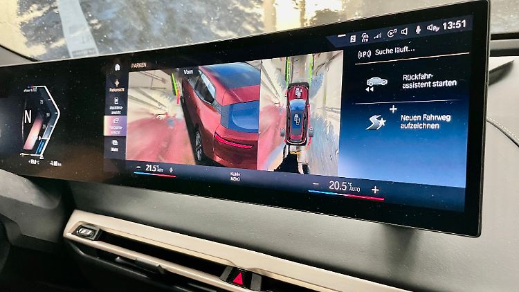 Gut, dass der BMW über eine gestochen scharfe Rückfahrkamera verfügt. Und über die dankbare Funktion, die letzten 50 Meter autonom zurücklegen zu können.