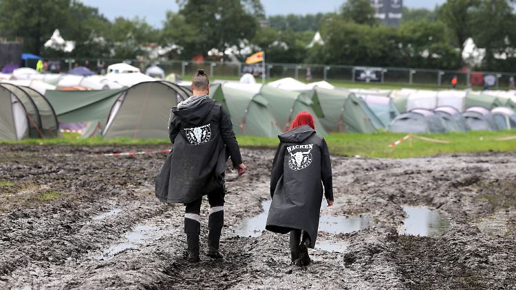 Rocking in the Rain: Fällt ein Festival ins Wasser, können Ticketinhaber ihren Eintrittspreis zurückverlangen.