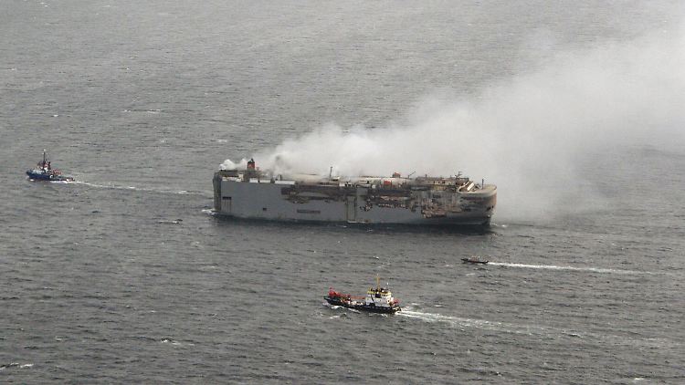 Vor gut einer Woche war das Feuer auf dem Autotransporter ausgebrochen.