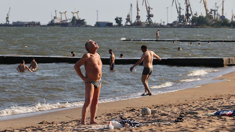 Einige Russen sehen im weitgehend zerstörten Mariupol das Potenzial, ein Tourismus-Hotspot zu werden. 