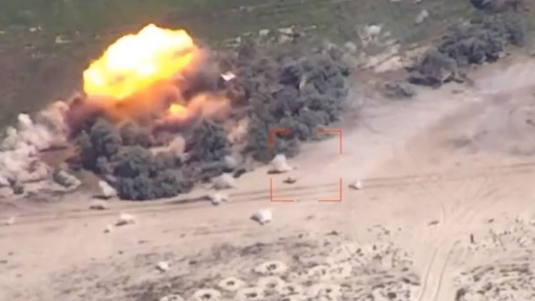 Explosion in den russischen Stellungen auf der Dscharylhatsch-Insel.