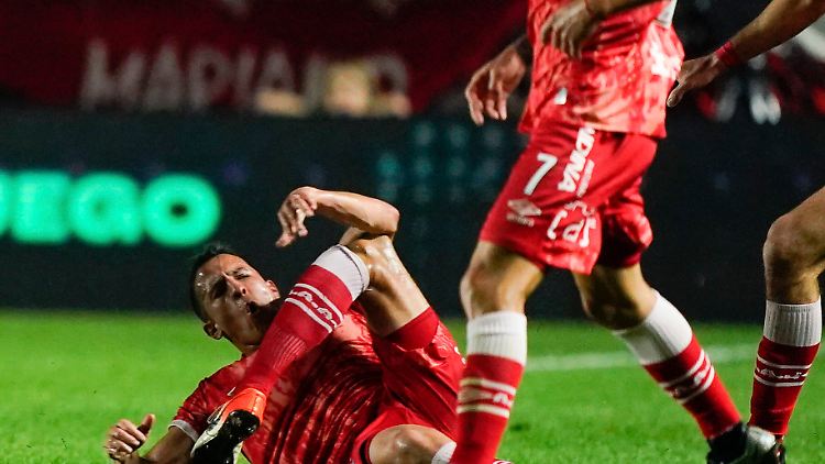 Luciano Sanchez wird sehr lange kein Fußball spielen können.