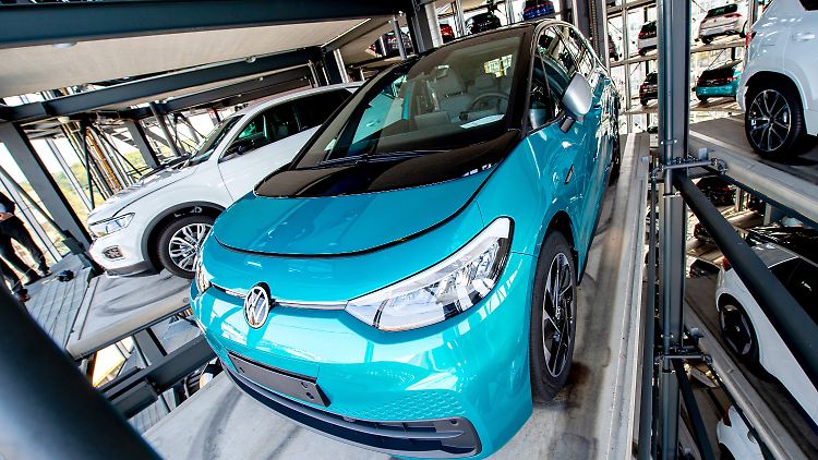 Die Autohersteller bewerten ihren Auftragsbestand auffallend zurückhaltend.