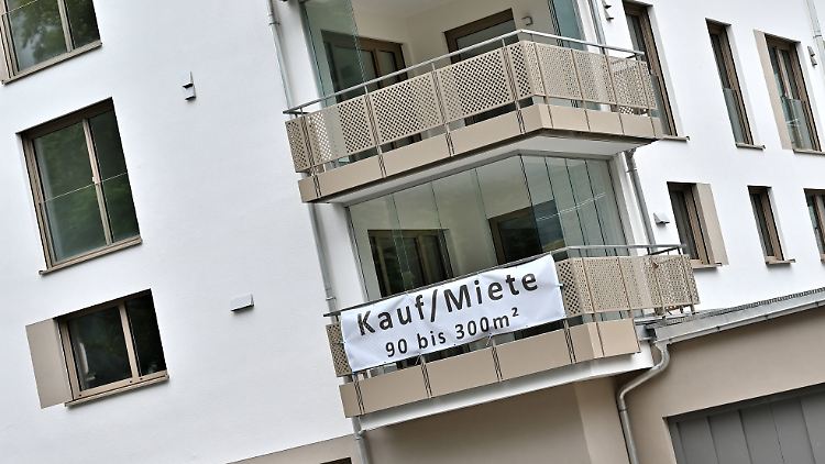 Leitzinserhöhungen der EZB haben Hypothekendarlehen verteuert und die Nachfrage nach Häusern gedämpft.