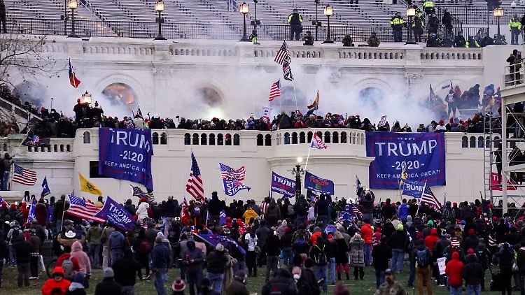 Aufgestachelt von Trump wollten Anhänger des abgewählten Präsidenten am 6. Januar 2021 verhindern, dass Joe Biden zum Wahlsieger erklärt wird. 