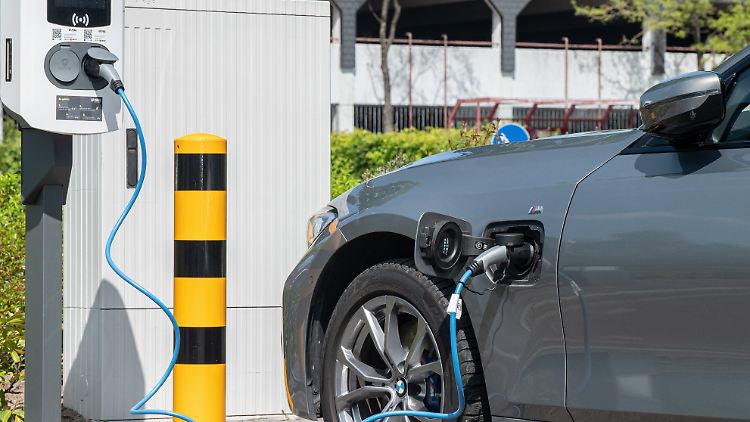 Der Anteil von E-Autos an allen verkauften BMW stieg zuletzt. 