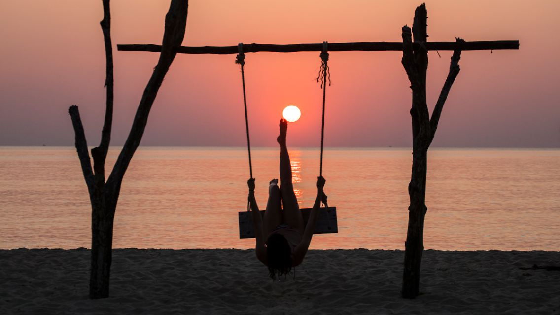 Wenn die Sonnenkugel versinkt, ist man als Fotograf auf den Beinen. Hier ein Bild vom Om Lang Strand auf der Insel Phu Quoc in Vietnam.
