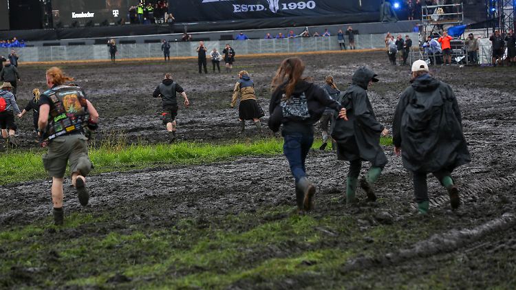 Es sieht nur so aus, als liefen die Fans dem Wacken davon.