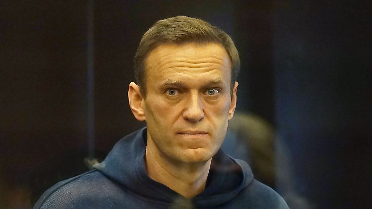 Der Prozess findet nicht vor Gericht, sondern in Nawalnys Strafkolonie statt, 260 Kilometer von Moskau entfernt.