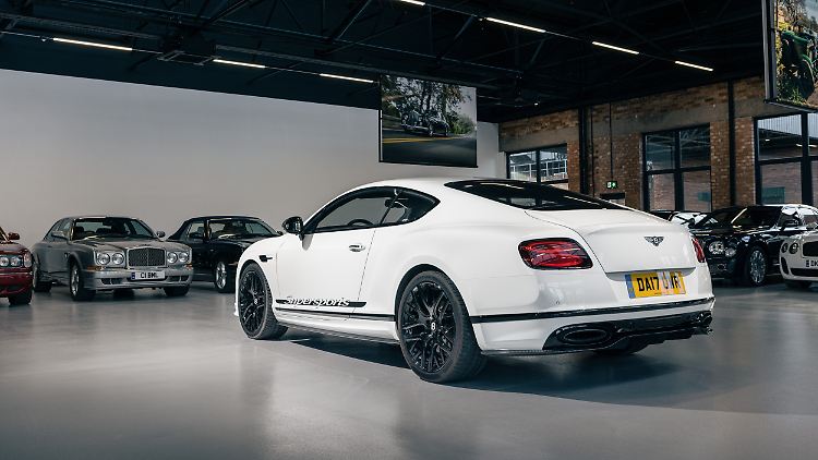 Carbon und der deutlich erkennbare Schriftzug "Supersports" machen das Identifizieren des bisher stärksten Bentley Continental einfach.