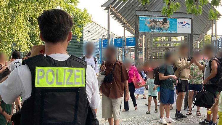 Im Sommerbad in Berlin-Neukölln häuften sich die Ausschreitungen Anfang Juli, sodass das Bad für einige Tage geschlossen werden musste. 