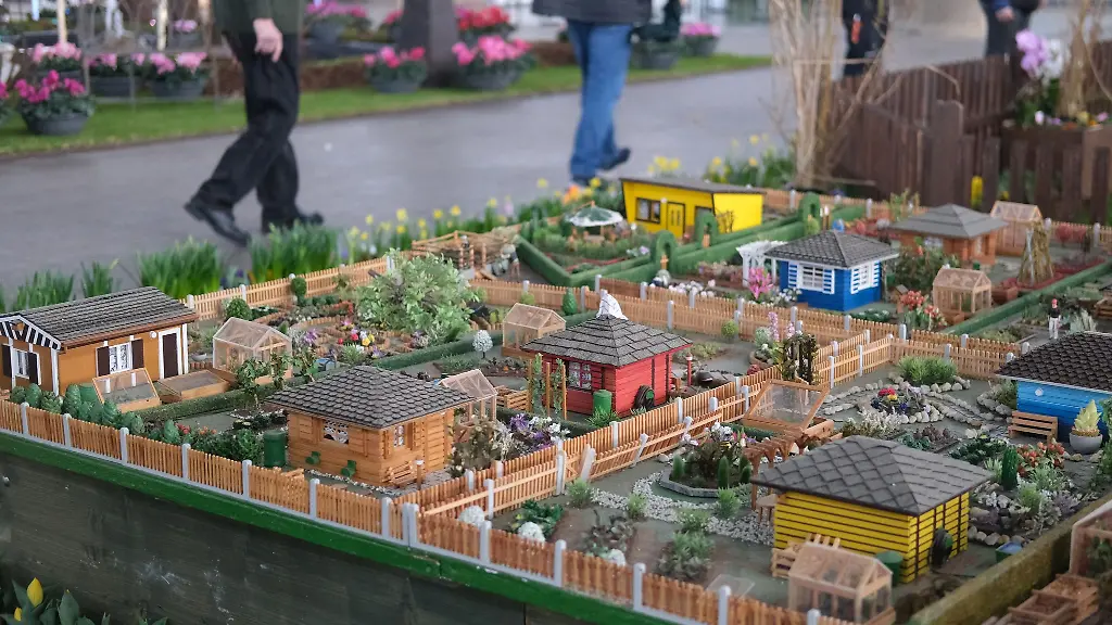 Eine-Miniatur-Gartenanlage-wird-eine-Halle-der-Leipziger-Messe-ausgestellt