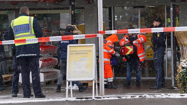 Einsatzkräfte am 21. Januar 2023 am Tatort.