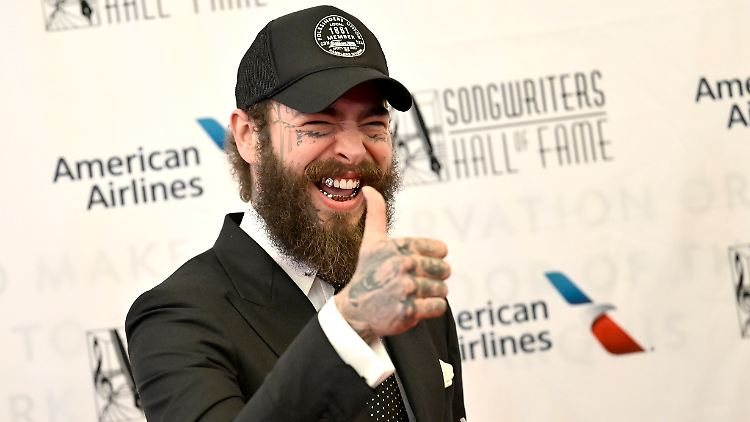 Freut sich, rund 1,8 Millionen Euro für ein Stück Pappe ausgegeben zu haben: Post Malone. 