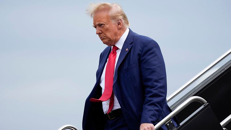 Nach Miami hätte er es nicht weit, trotzdem zieht es Trump vor, nicht vor Gericht zu erscheinen.