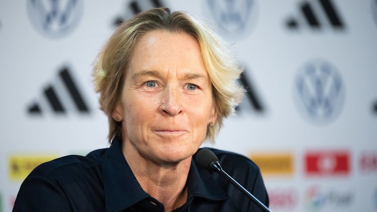 Voss-Tecklenburg bleibt beim DFB.