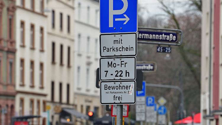 Parkgebühren werden meist in den Innenstadtbereichen erhoben.