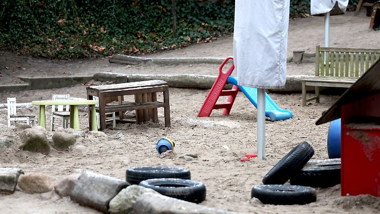 Wenn die Kita zu bleibt, hat das erhebliche Auswirkungen auf den Alltag von Familien.