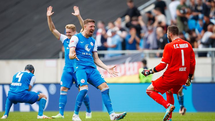 Kollektiver, später Jubel bei Hansa Rostock.