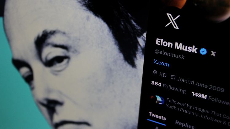 Musk schrieb, "wir" werden die Rechtskosten übernehmen und signalisierte damit, dass das Geld von der Online-Plattform kommen soll.