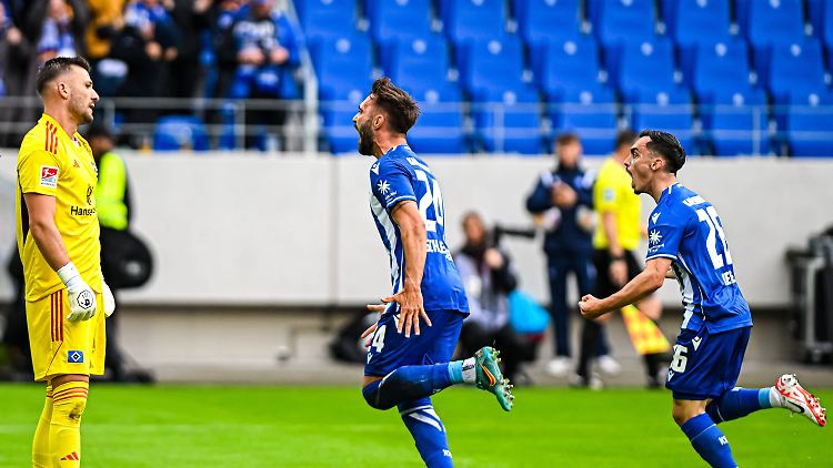 In Partylaune: die Spieler des KSC.