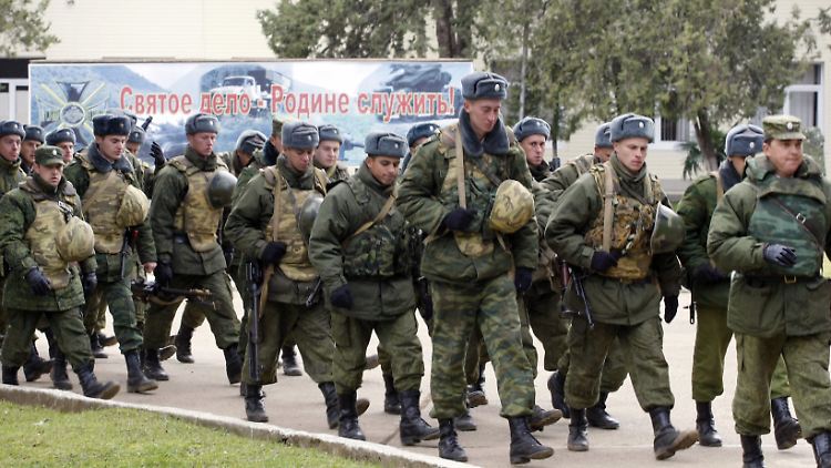 Russische Soldaten auf einem Militärstützpunkt in dem von Russland kontrollierten Abchasien. (Archivbild) 
