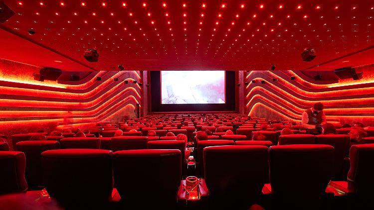 Wenn die Leute schon ins Kino gehen, müsse man ihnen etwas Bombastisches bieten, heißt ein Argument für längere Filme.