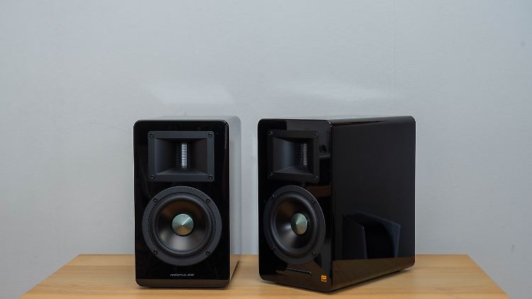 Die Airpulse A100 in Schwarz.