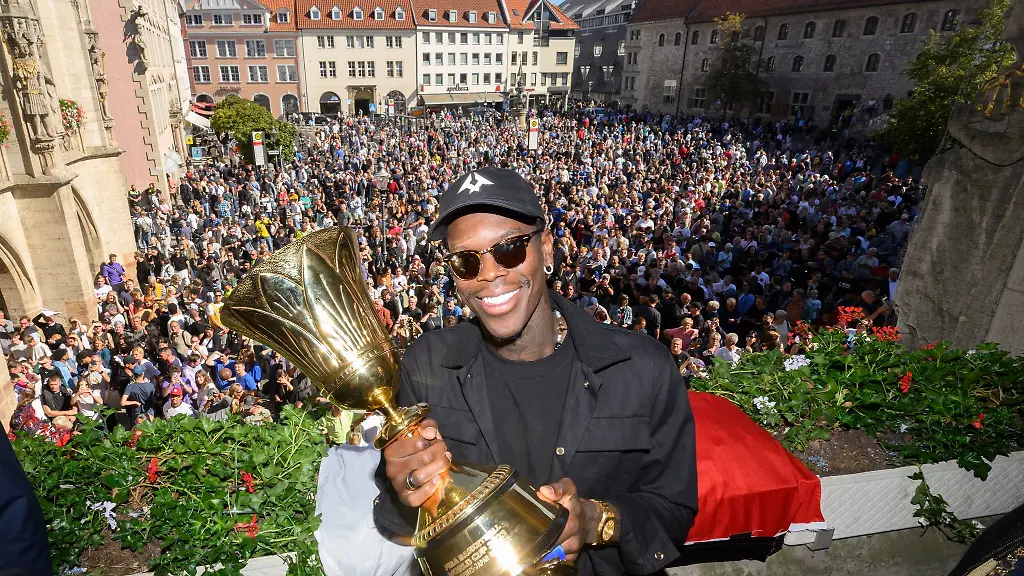 Dennis-Schroeder-Basketball-Weltmeister