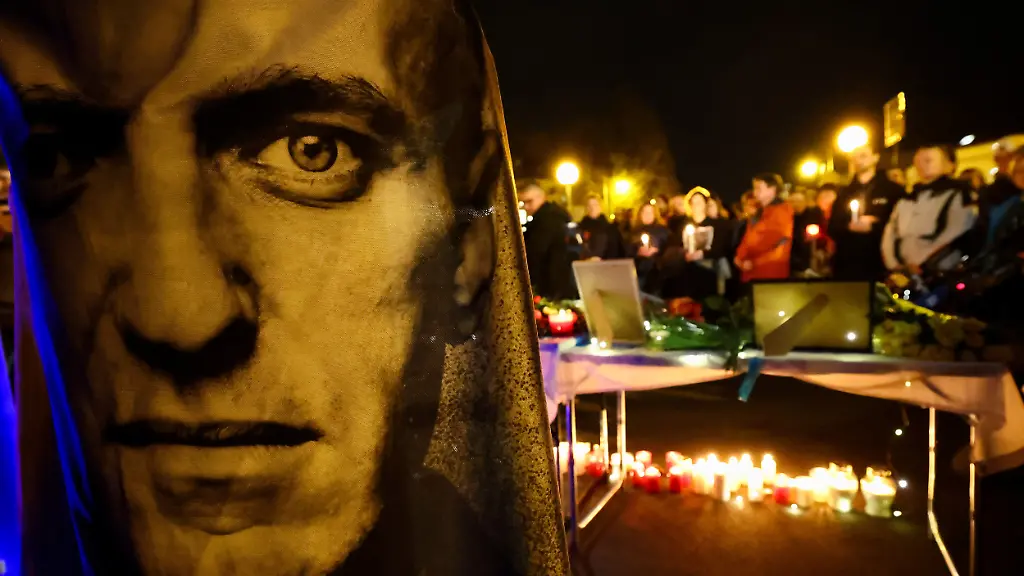 2024-02-16T183128Z-1235078316-RC2U36AL84I6-RTRMADP-3-RUSSIA-NAVALNY-MUNICH-VIGIL