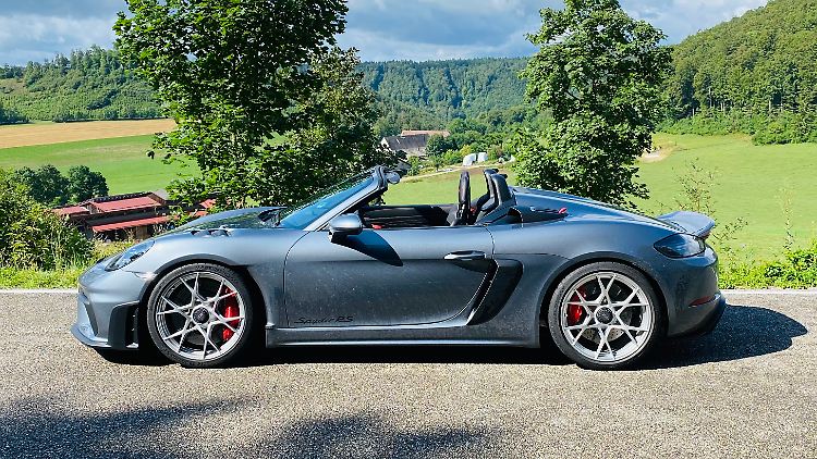 Mit 4,42 Metern gehört der Porsche 718 Spyder RS zu den kompakten Athleten.
