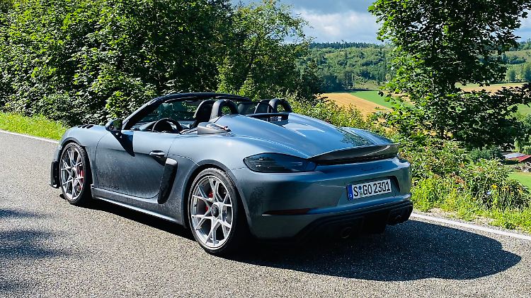 Der markante Spoiler verschafft dem Spyder RS den für schnelle Runden nötigen Abtrieb.