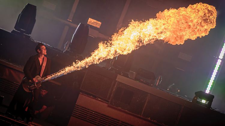 Erlischt jetzt das Feuer? Richard Kruspe bei einem Auftritt mit Rammstein.