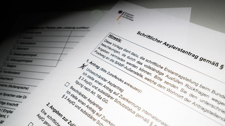 Wird ein Asylbewerber abgelehnt, kann er abgeschoben werden.