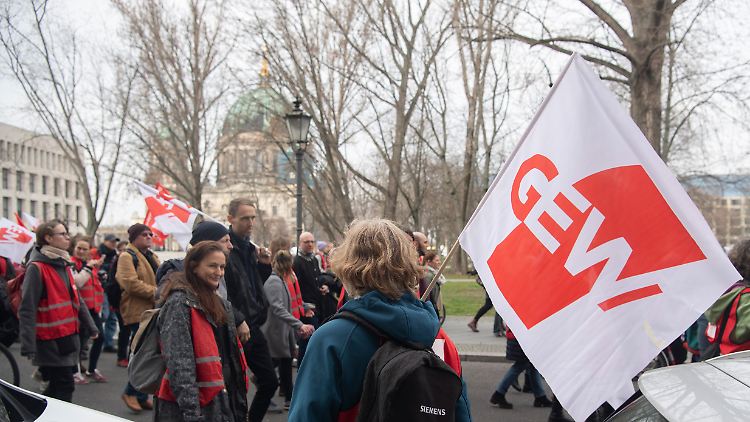 Schon im März gingen Lehrerinnen und Lehrer in Berlin auf die Straße.