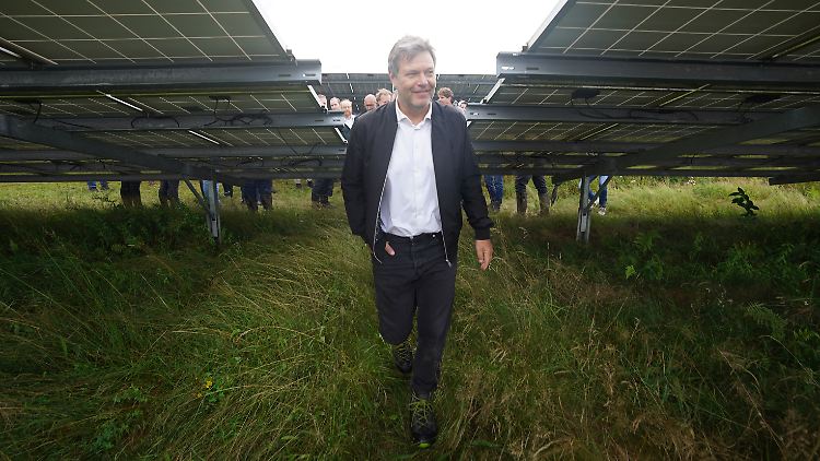"Eine robuste heimische Halbleiterproduktion ist von besonderer Bedeutung für unsere globale Wettbewerbsfähigkeit", sagt Habeck.