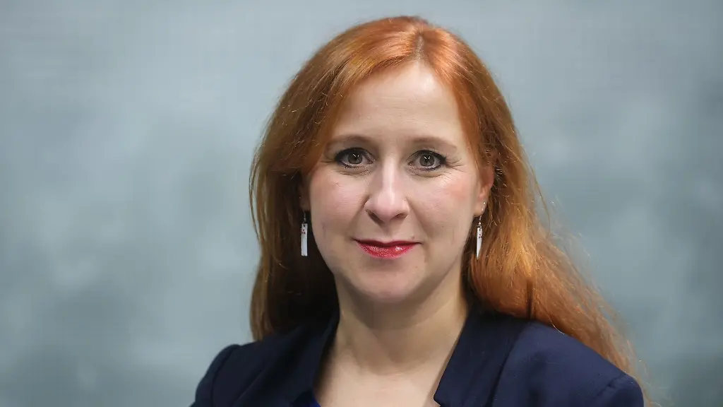 Franziska-Schubert-Fraktionsvorsitzende-der-saechsischen-Gruenen-sitzt-bei-der-Landesversammlung-ihrer-Partei