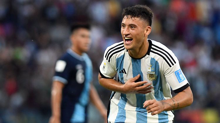 Das ist der neue Stürmer der Tottenham Hotspur: Alejo Veliz.