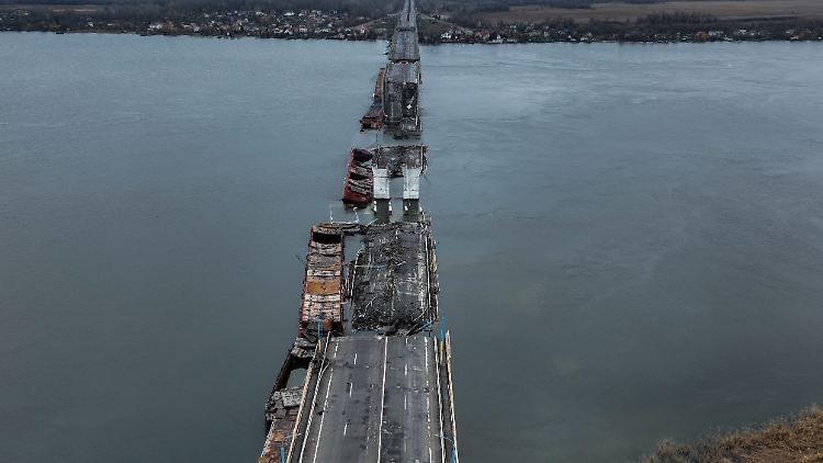 Unter der Antoniwka-Brücke am Dnipro haben sich ukrainische Soldaten auf der russisch besetzten Seite verschanzt. Nun ist dies vielleicht an einer weiteren Stelle gelungen. 