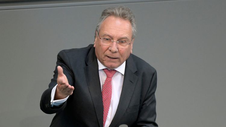 "Politikunfähige Clowns": Linke-Ex-Vorsitzender Klaus Ernst geht mit den Gegnern von Sahra Wagenknecht hart ins Gericht.