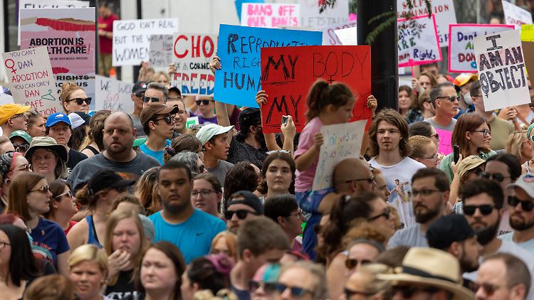 Nach der Anti-Abtreibungs-Entscheidung des Supreme Courts vor einem Jahr, gingen in Ohio Tausende dagegen auf die Straße. Nun verschafften sie sich bei einer Abstimmung Gehör. 