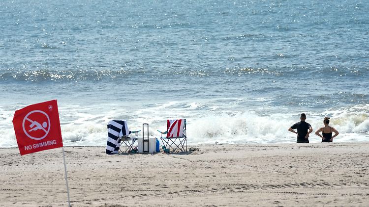 Am Tag nach der Attacke durfte am Rockaway Beach niemand schwimmen gehen.